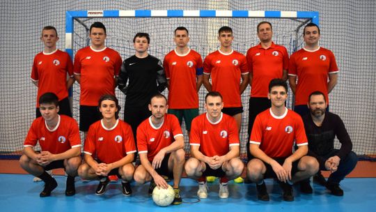 Lider Powiatowej Amatorskiej Ligi Futsalu pokonany