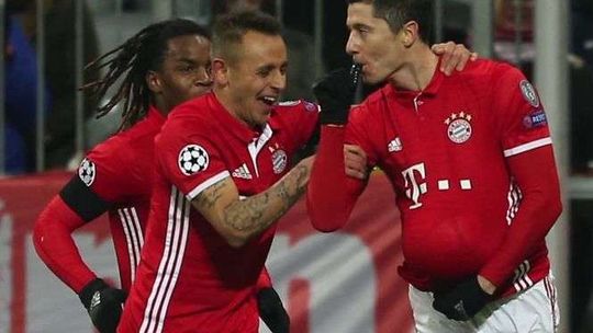 Liga Mistrzów: Lewandowski strzela i ogłasza światu narodziny potomka