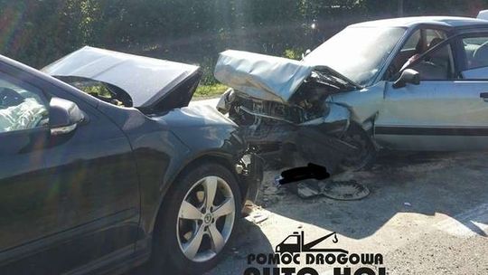 Liśnik Mały. Czołowe zderzenie dwóch samochodów