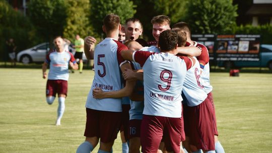 LKS Agrotex Milanów nie dał szans Bizonowi