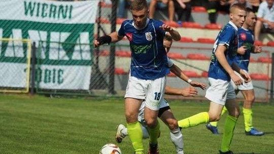 LKS Milanów – POM Iskra Piotrowice 2:3. Strzał w okienko za trzy punkty