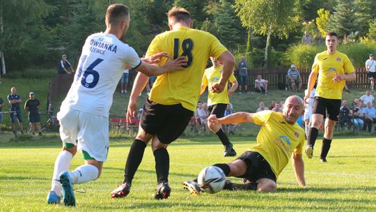 LKS Stróża – Orion Niedrzwica 2:3. Z plaży na boisko