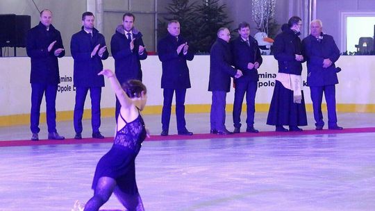 Lód, wstęga i łyżwy. Lodowisko w Opolu Lubelskim już otwarte