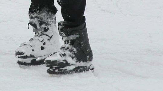 Lód załamał się pod łyżwiarzem jeżdżącym po jeziorze Sumin