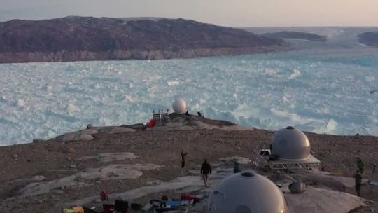Lodowce na Grenlandii topnieją w rekordowym tempie [wideo]