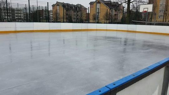 Lodowisko już działa. Można nawet zarezerwować całą taflę