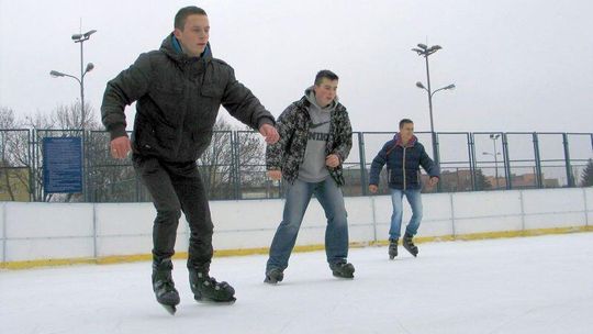 Lodowisko w Chełmie jest, ale z poślizgiem