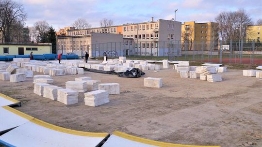 Lodowisko w Chełmie. Rozkładają miejską ślizgawkę [Cennik]