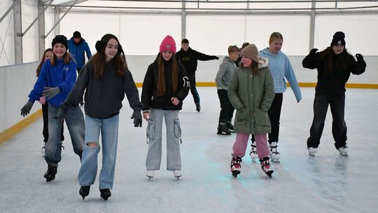 Lodowisko w Krasnymstawie już otwarte. Znamy cennik i godziny otwarcia