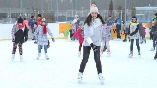 Lodowisko w Puławach. Duża frekwencja na tafli