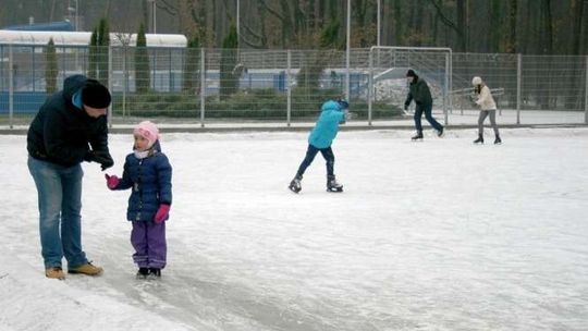 Lodowisko w Puławach już otwarte. Kręć piruety przy parku wodnym 