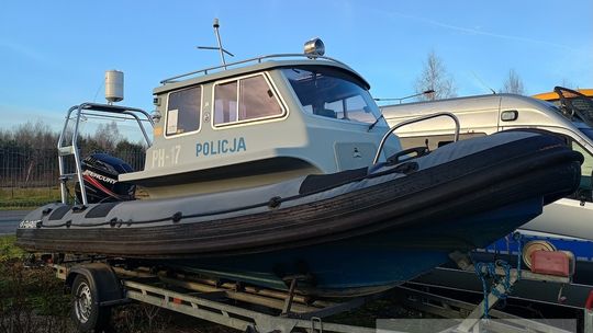 Łódź Parker RIB 630, cysterna, a może polowe rurociągi. AMW sprzedaje unikalny sprzęt z demobilu