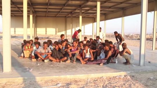 Łódź z migrantami przewróciła się na Morzu Śródziemnym. 116 osób jest zaginionych