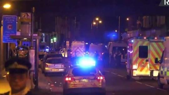 Londyn: Furgonetka wjechała w grupę pieszych obok meczetu