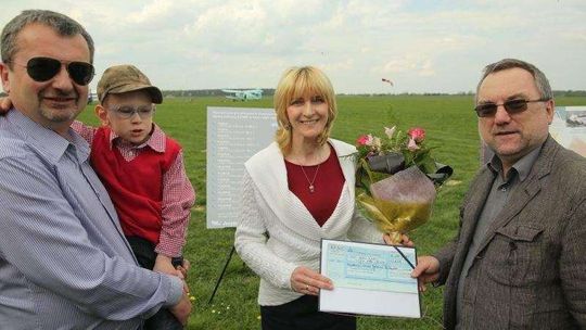 Lotnicy zebrali 100 tys. zł dla 6-latka i jego mamy. "Jestem wzruszona"