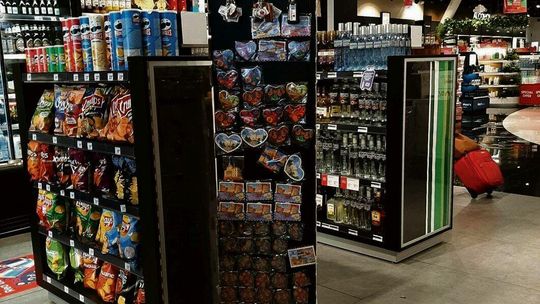 Lotnisko Lublin. Na półkach krakowskie lalki, a helikoptera nie ma