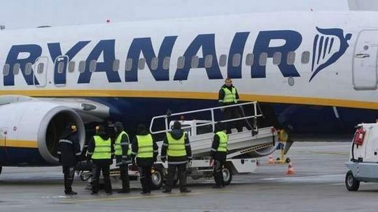 Lotnisko Lublin: Usterka w samolocie Ryanair. Lot do Londynu opóźniony