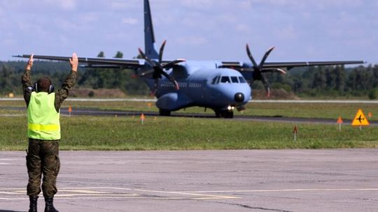 Lotnisko w Dęblinie: Nowy budynek portu i wieża kontroli za 14 mln zł