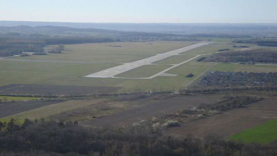 Lotnisko w Gdyni znowu na sprzedaż. Bialska firma nie zdobyła zezwoleń 