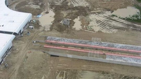 Lotnisko w Świdniku: Kładą perony