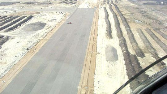Lotnisko w Świdniku: Kończą terminal i pas startowy