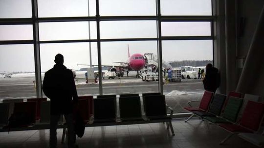 Lotnisko w Świdniku: Laserem oślepiał pilota podczas lądowania