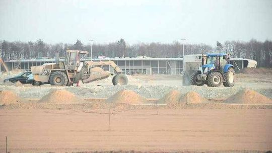 Lotnisko w Świdniku:  Werbują ochronę, robią pas startowy