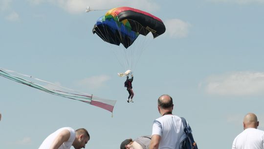 Loty, skoki i rozmowy. Zapraszamy do Radawca na Lotniczy Dzień Dziecka