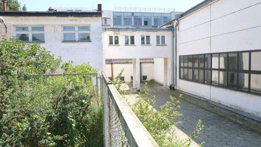 LPEC sprzedaje nieruchomości, powstają sklepy