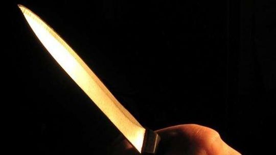 Lubartów. Nocna awantura z udziałem noża pod sklepem. Napastnika ścigali na dachu