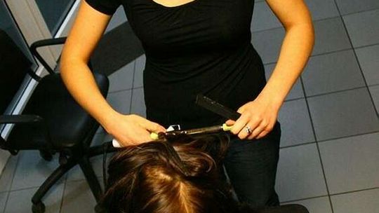 Lubartów: Pijana fryzjerka chciała strzyc klientów