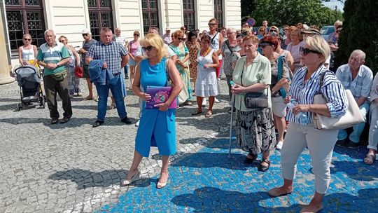 Lubartów: Pikieta przed starostwem. Domagają się przywrócenia dyrektora szpitala