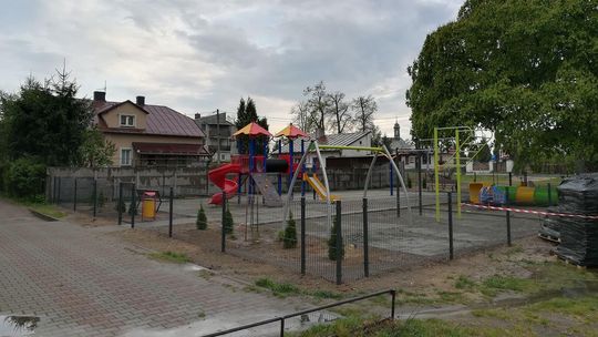 Lubartów: Pomimo trudności, plac zabaw prawie gotowy