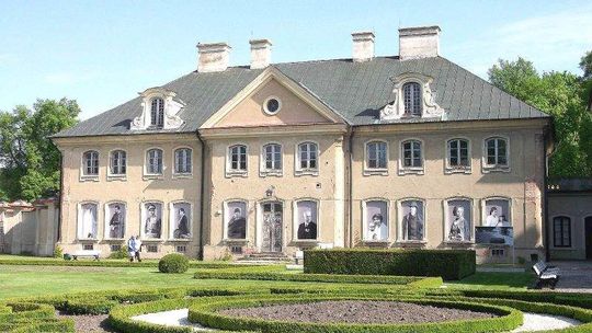 Lubartów: Przyjedź na koncert lub na spacer. W parku i w pałacu