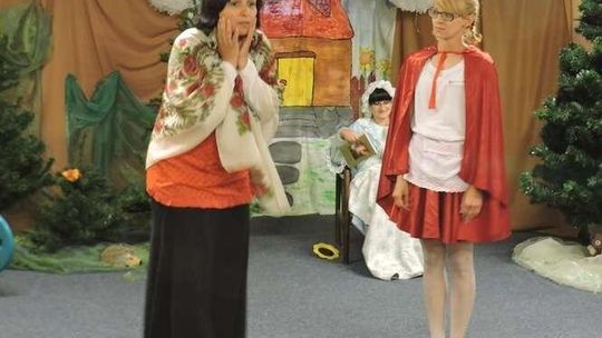 Lubartów: Rodzice zagrali dla dzieci "Czerwonego kapturka"