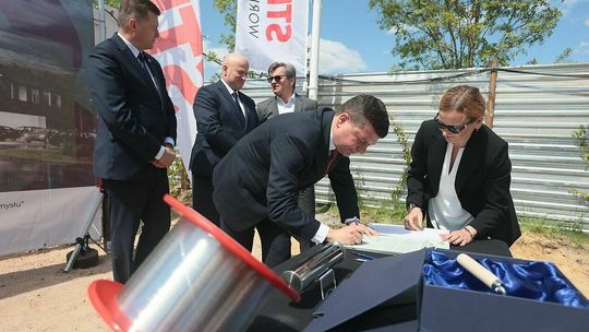 Lubartów. To tu będą rozwijać ultranowoczesne światłowody. Powstaje centrum badawcze za 90 mln zł