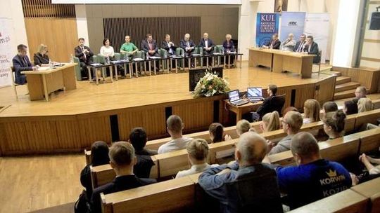 Lubelscy kandydaci o przyszłości młodych. Debata na KUL (wideo)