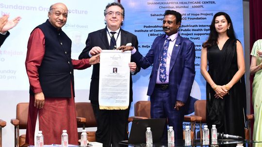 Lubelscy okuliści lecą do Bombaju. Będą dbać o wzrok obywateli Indii