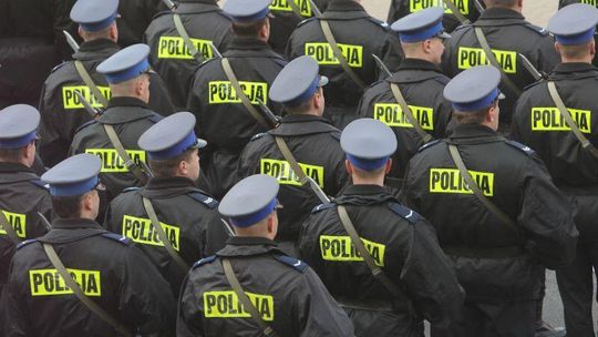 Lubelscy policjanci mają sposób na wyższe emerytury. Przyznają sobie dodatki