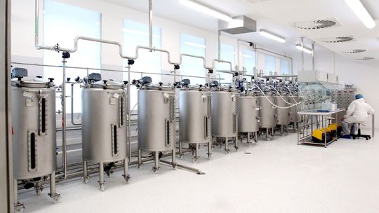 Lubelska firma miała produkować lek na Covid-19, ale wciąż czeka na osocze. "Bezsensownie tracimy czas"