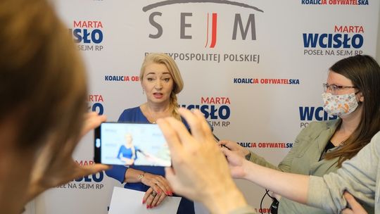 Lubelska posłanka PO na kwarantannie po spotkaniu z Czarnkiem. Widzieli się w TVP