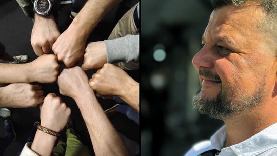 ręce, gest jedności, Grzegorz S. Kornet