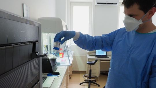 Lubelski sanepid dostał sprzęt za milion złotych. Badanie zakażenia koronawirusem będzie krótsze