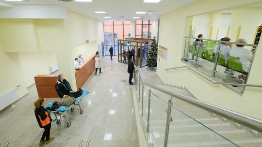 Lubelski szpital kończy rozbudowę. Pacjenci korzystają z poradni już w nowym budynku