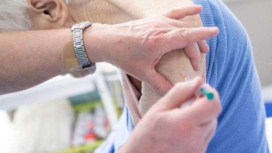 Lubelskie. 90-latka czekała na szczepionkę od stycznia. "Bałagan"