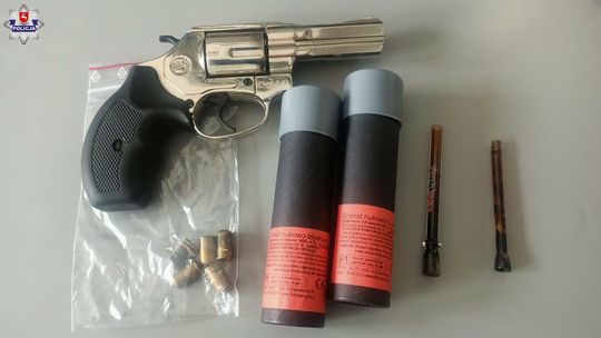 Lubelskie. Audi na myjni. W samochodzie poszukiwani mężczyźni ze "skarbami"