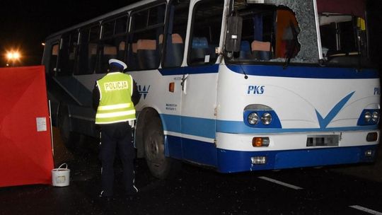 Lubelskie: Autobus PKS śmiertelnie potrącił pieszego. Mężczyzna szedł nieprawidłową stroną drogi
