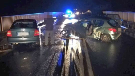 Lubelskie: Aż trzy kolizje jedna po drugiej w tym samym miejscu. Pięć rozbitych samochodów