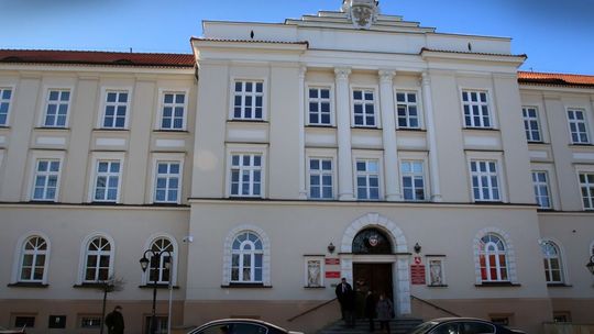 Lubelskie: Będą cięcia płac i zwolnienia w urzędach? "Jest to rozwiązanie wybitnie szkodliwe"