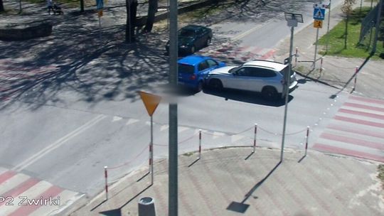 Lubelskie. BMW wjechało wprost w VW. Ale to wina tego drugiego kierowcy [nagranie]